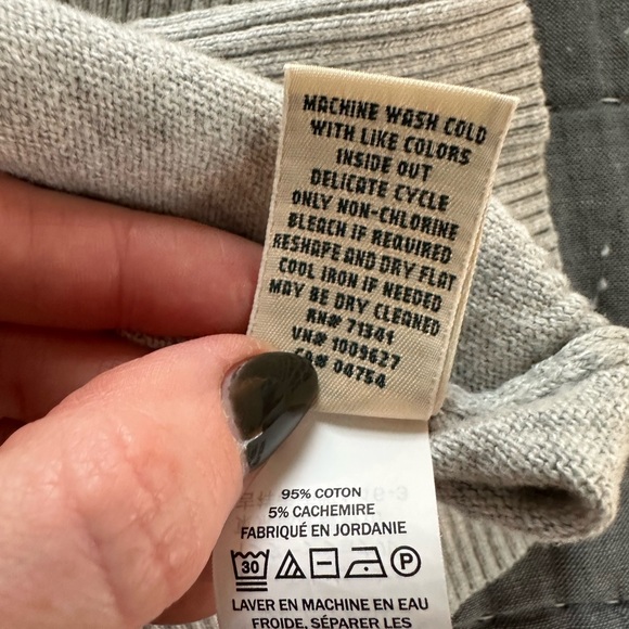 L.L. Bean Women's Light Gray Cotton/Cashmere Turtleneck Sweater - Picture 6 of 6